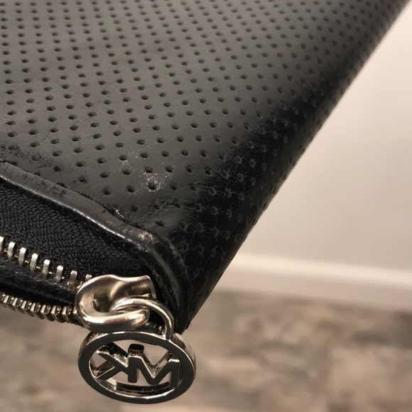 Michael Kors Black Wallet - Picture 3 of 5